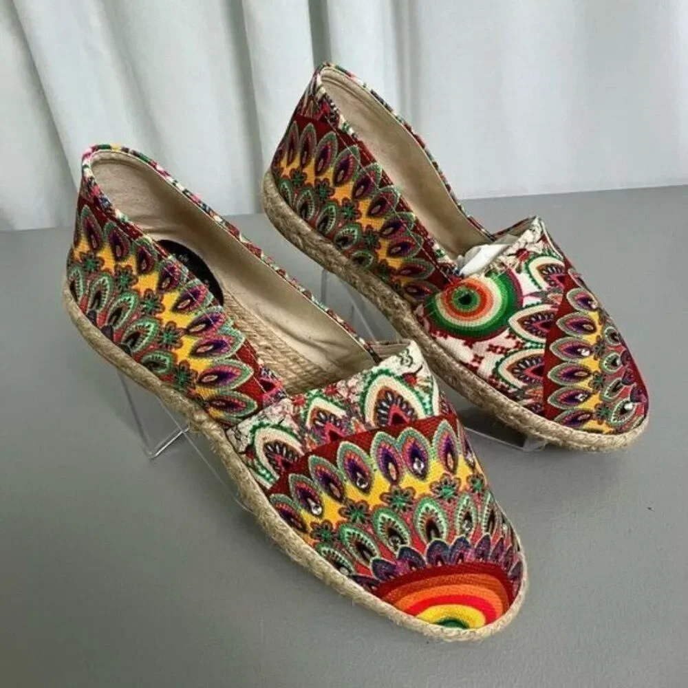 LA MAISON DE L’ ESPADRILLES WOMENS SIZE 8 MULTICOLORED WITH RHINESTONES